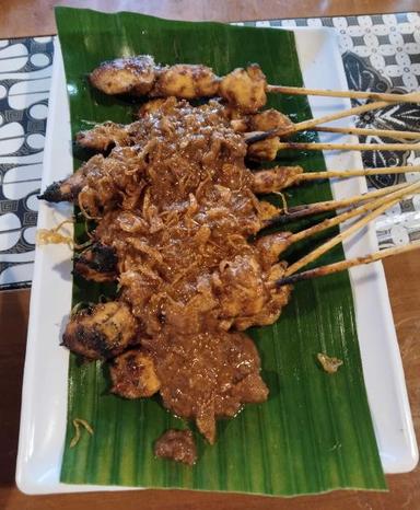 https://dgji3nicqfspr.cloudfront.net/PONDOK_AREN/Restaurant/Restoran_Ayam_Bakar_Pak_Atok/Reviews/thumbnail/IMG_Review_1719384206286_compressed2493453990353543946-17DC7AD3CC182897-thumb_1719384208240.jpg