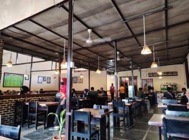 https://dgji3nicqfspr.cloudfront.net/PONDOK_AREN/Restaurant/Waroeng_Spesial_Sambal_Ss_Bintaro_1/Reviews/thumbnail/IMG_Review_1719877515937_compressed5875294981485181230-17DE3B7D43904A4F-thumb_1719877517269.jpg