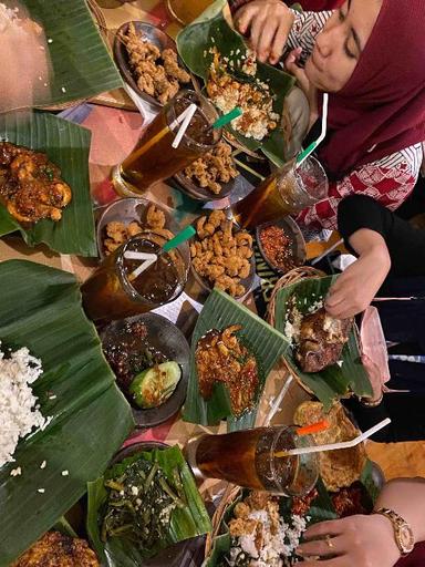 https://dgji3nicqfspr.cloudfront.net/PONDOK_AREN/Restaurant/Waroeng_Spesial_Sambal_Ss_Bintaro_1/Reviews/thumbnail/uploadsuploads-thumb_1715620191744.jpg