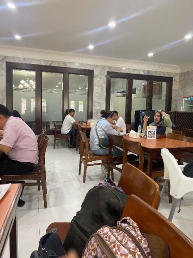 https://dgji3nicqfspr.cloudfront.net/PULO_GADUNG/Restaurant/Ny_Suharti_Fried_Chicken/Reviews/thumbnail/file-17D9511CF4BFAF5B-thumb_1718493917947.jpg