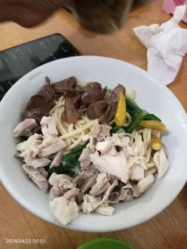 https://dgji3nicqfspr.cloudfront.net/SAWAH_BESAR/Chinese_Restaurant/Mie_Encim/Reviews/thumbnail/IMG_Review_1714009846170_compressed3646302488524702981_1714009847411.jpg