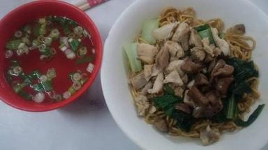 https://dgji3nicqfspr.cloudfront.net/SAWAH_BESAR/Chinese_Restaurant/Mie_Soen_Yoe/Reviews/thumbnail/IMG_Review_1718166917595_compressed1623498951093508123-17D827B5C78C2B11-thumb_1718166919723.jpg