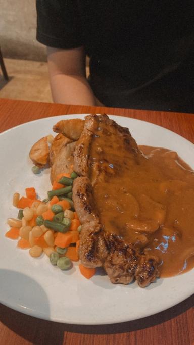 https://dgji3nicqfspr.cloudfront.net/SAWAH_BESAR/Restaurant/Joni_Steak/Reviews/thumbnail/file_1713194049307.jpg