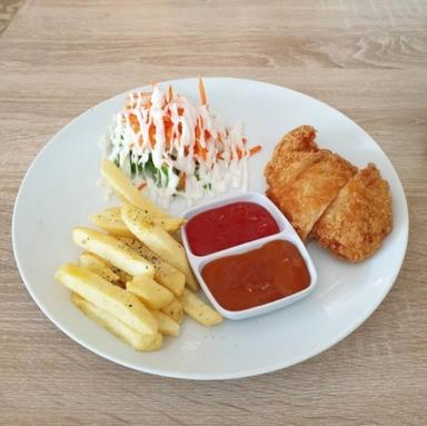 https://dgji3nicqfspr.cloudfront.net/SENEN/Cafe/Loko_Cafe_Pasar_Senen/Reviews/thumbnail/IMG_Review_1708949210575_compressed5052667469793953237_1708949210584.jpg