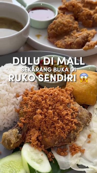 https://dgji3nicqfspr.cloudfront.net/SERPONG/Restaurant/Ria_Ayam_Penyet_Bsd/Reviews/thumbnail/1GsDDkqCZuNQLplhvM-uoFCto7NuLIa7o-0.jpg