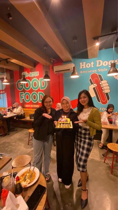 https://dgji3nicqfspr.cloudfront.net/SERPONG/Restaurant/Roti_Bakar_88_Anggrek_Loka/Reviews/thumbnail/file-17DCD498BC8B967F-thumb_1719482910595.jpg