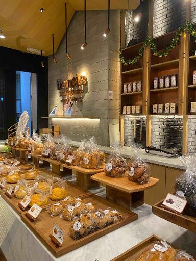 https://dgji3nicqfspr.cloudfront.net/SERPONG_UTARA/Bakery/Francis_Artisan_Bakery/Reviews/thumbnail/uploadsuploads-thumb_1714133278316.jpg