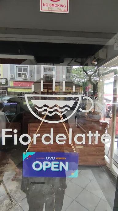 https://dgji3nicqfspr.cloudfront.net/SERPONG_UTARA/Coffee_Shop/Fiordelatte/Reviews/22VID_Review_1716393718123227785078643080218-17D1DB039EC67928_171639374255122_1716393745132.jpg