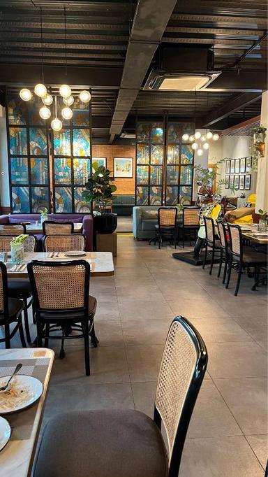 https://dgji3nicqfspr.cloudfront.net/SERPONG_UTARA/Restaurant/Balboni_Ristorante/Reviews/thumbnail/file-1804B0F86A9A3572-thumb_1730702738146.jpg