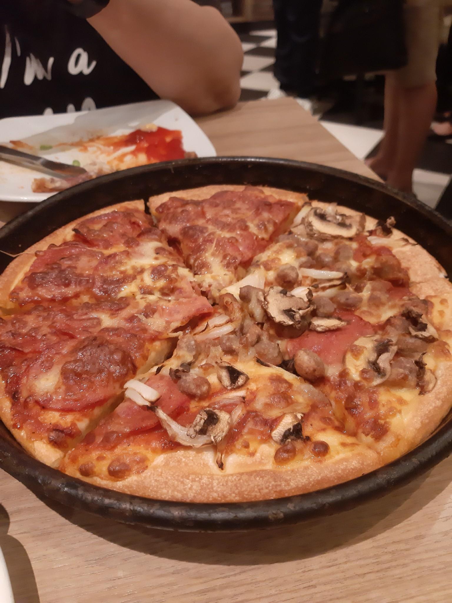 Pizza Hut Alam Sutera review