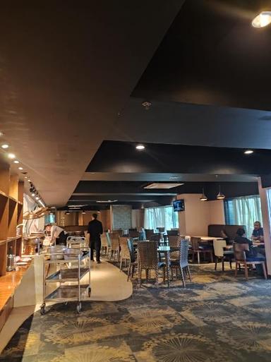 https://dgji3nicqfspr.cloudfront.net/SETIA_BUDI/Cafe/SwissCafe_At_SwissBelresidences_Rasuna_Epicentrum/Reviews/thumbnail/IMG_Review_1716874906106_compressed2030922665155647040-17D390A19A9BFB3A-thumb_1716874907079.jpg