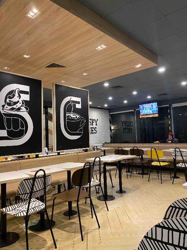 https://dgji3nicqfspr.cloudfront.net/SIDOARJO/Restaurant/McdonaldS_Pahlawan_Depan/Reviews/thumbnail/uploadsuploads-thumb_1714753417791.jpg