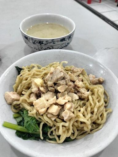 https://dgji3nicqfspr.cloudfront.net/TAMAN_SARI/Restaurant/Bakmi_Aan/Reviews/thumbnail/uploadsuploads-thumb_1714943095888.jpg