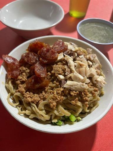 https://dgji3nicqfspr.cloudfront.net/TAMAN_SARI/Restaurant/Bakmi_Shanghie/Reviews/thumbnail/file-17F5CABEA0BE4E1C-thumb_1726508952680.jpg