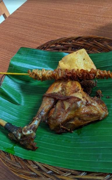 https://dgji3nicqfspr.cloudfront.net/TAMBORA/Restaurant/Ayam_Goreng_Kampung_Asean/Reviews/thumbnail/uploadsuploads-thumb_1715123958762.jpg