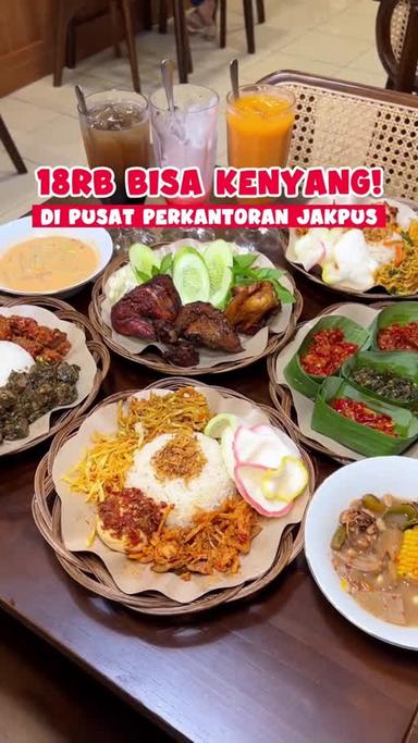 https://dgji3nicqfspr.cloudfront.net/TANAH_ABANG/Restaurant/Dapoer_Seodjuta_Rasa/Reviews/thumbnail/152ao_1AGMwGrUA9FujJOGdBhjAmKN9X0-0.jpg