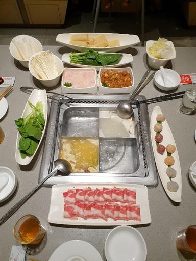 https://dgji3nicqfspr.cloudfront.net/TANAH_ABANG/Restaurant/Hai_Di_Lao_Huo_Guo__Haidilao_Hot_Pot__Grand_Indonesia/Reviews/thumbnail/IMG_Review_1713452565821_compressed4492923799162020131_1713452565613.jpg