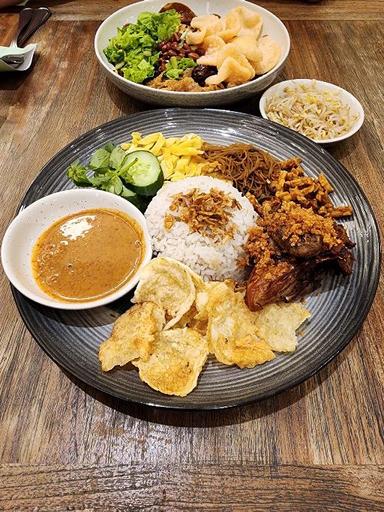 https://dgji3nicqfspr.cloudfront.net/TANAH_ABANG/Restaurant/Kafe_Betawi/Reviews/thumbnail/uploadsuploads-thumb_1715536536169.jpg