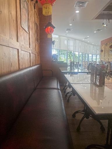 https://dgji3nicqfspr.cloudfront.net/TANAH_ABANG/Restaurant/Malaya_Street__Spark/Reviews/thumbnail/file_1708492317249.jpg