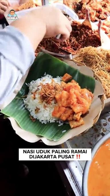 https://dgji3nicqfspr.cloudfront.net/TANAH_ABANG/Restaurant/Nasi_Uduk_Pasar_Thomas/Reviews/thumbnail/15leov7BBL3iDMnNaP7pGNn2bR0xiOC5g-0.jpg