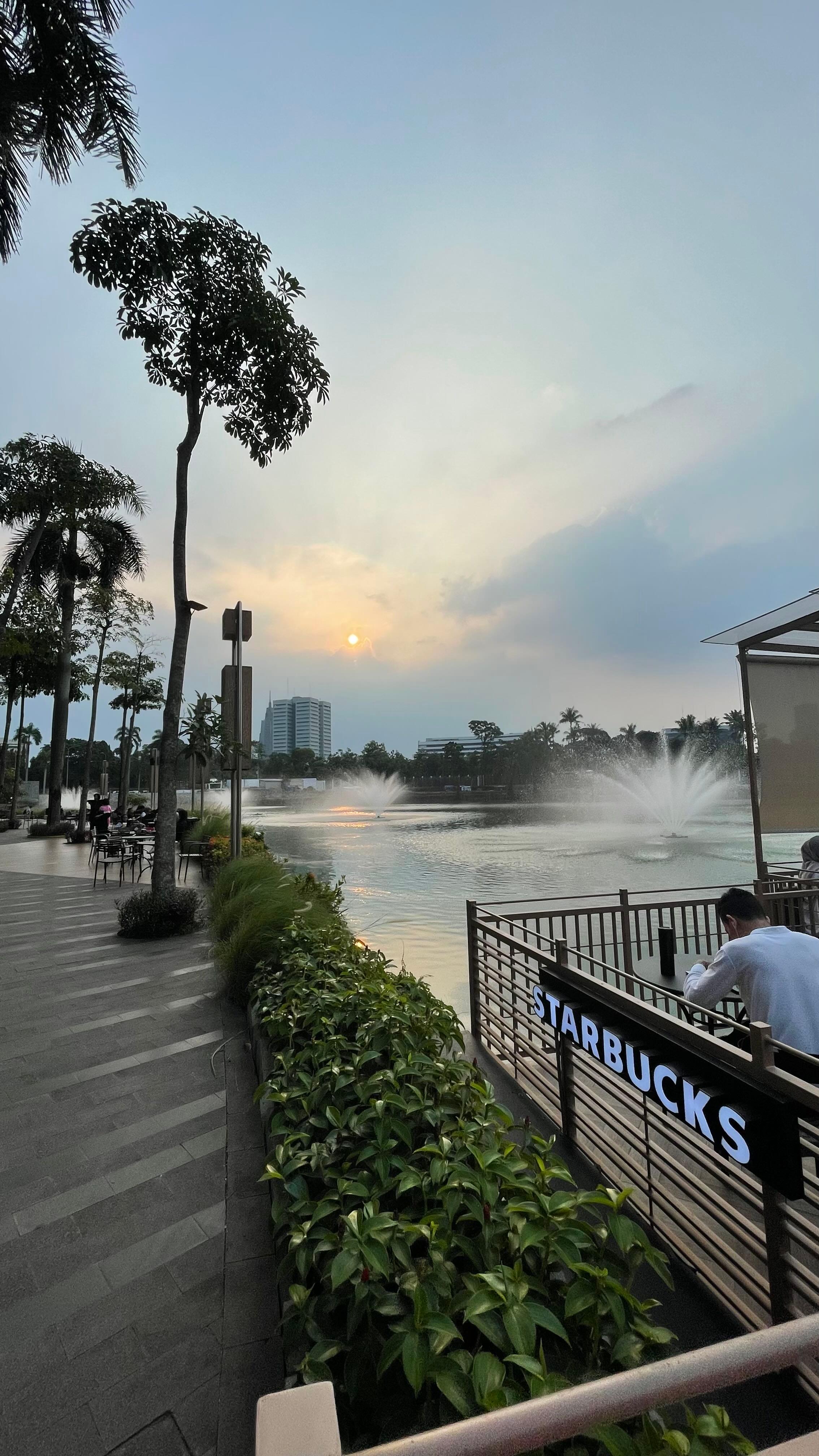 Starbucks - Senayan Park review