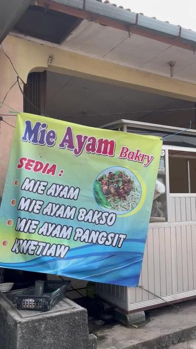 https://dgji3nicqfspr.cloudfront.net/TANGERANG/Restaurant/Mie_Ayam_Bakry/Reviews/22file-17EE8A4E67E8DAA3_172446777714222_1724467778080.jpg