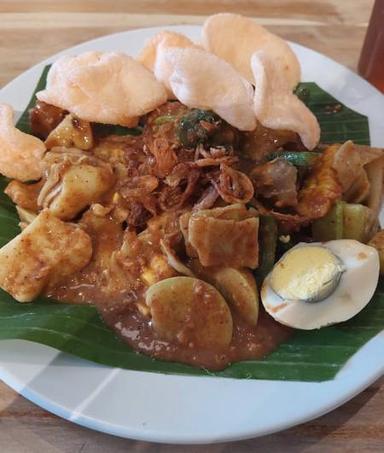 https://dgji3nicqfspr.cloudfront.net/TANJUNG_PRIOK/Restaurant/Gerobak_Betawi_Sunter/Reviews/thumbnail/IMG_Review_1716553002122_compressed6910257055765370344-17D26BDC657C98A7-thumb_1716553002523.jpg