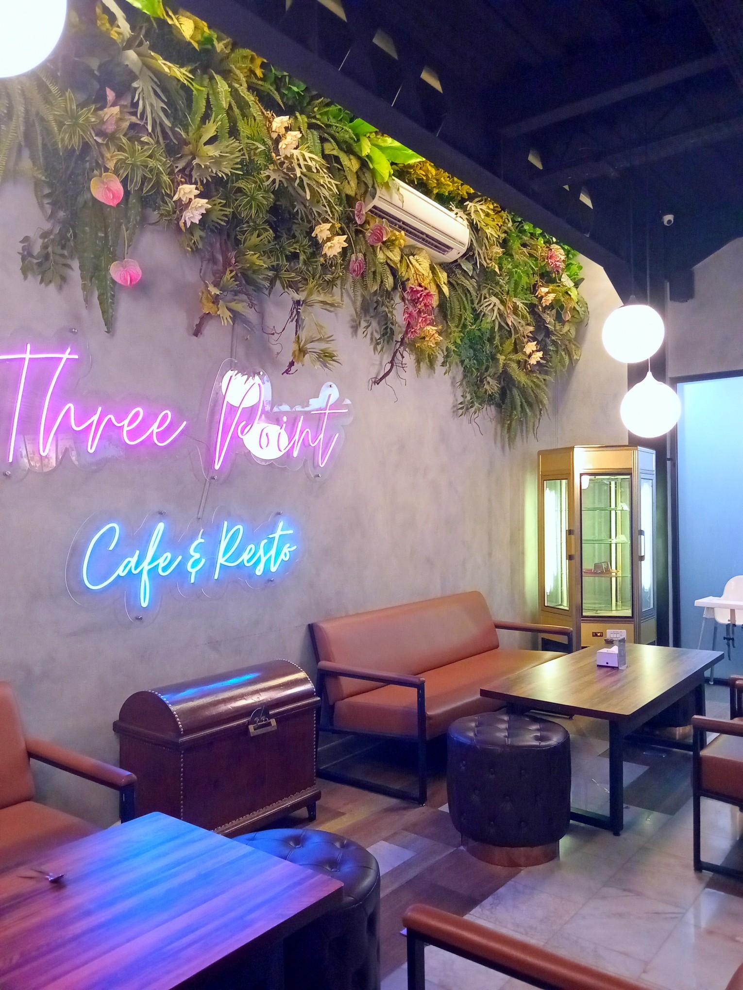 3Point Cafe & Resto - Tebet review