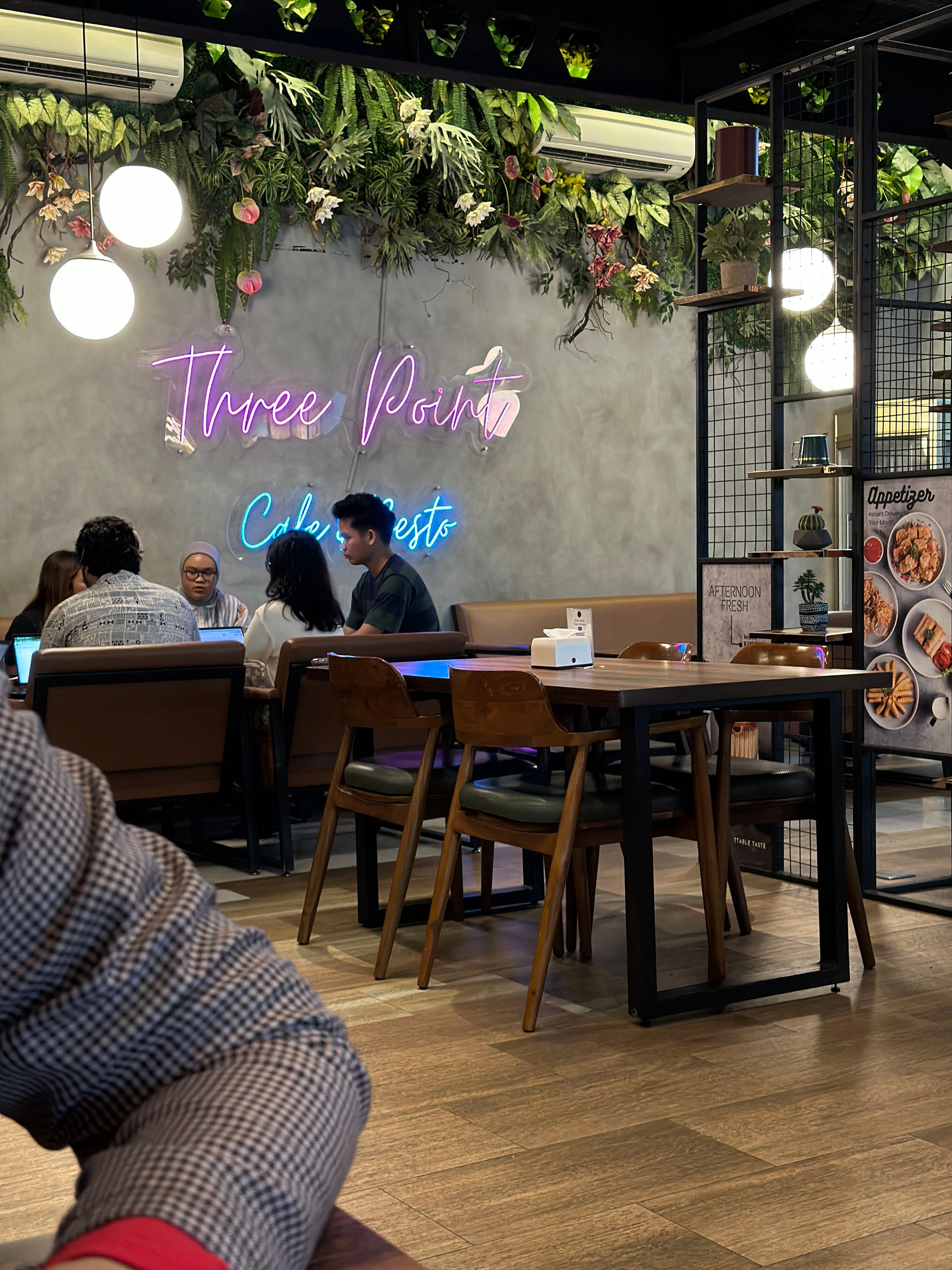 3Point Cafe & Resto - Tebet review