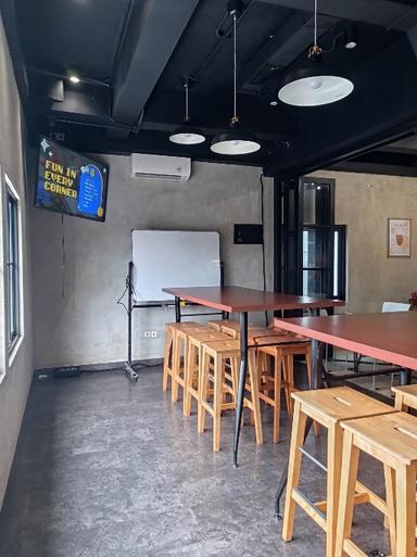 https://dgji3nicqfspr.cloudfront.net/TEBET/Cafe/Muyen_Coffee_And_Roastery__Tebet/Reviews/thumbnail/IMG_Review_1711796146224_compressed8586444474370810442_1711796147417.jpg