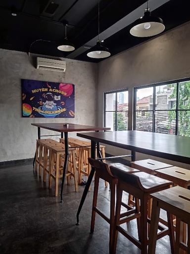 https://dgji3nicqfspr.cloudfront.net/TEBET/Cafe/Muyen_Coffee_And_Roastery__Tebet/Reviews/thumbnail/IMG_Review_1711796152454_compressed4278860300266522392_1711796153663.jpg