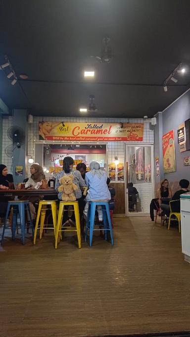 https://dgji3nicqfspr.cloudfront.net/TEBET/Cafe/Selawaktu_Cafe/Reviews/thumbnail/IMG_Review_1708860316738_compressed266726772722519928_1708860319313.jpg