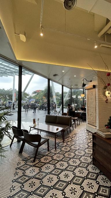 https://dgji3nicqfspr.cloudfront.net/TEBET/Cafe/TobyS_Estate_Kota_Kasablanka/Reviews/thumbnail/file_1707565783256.jpg