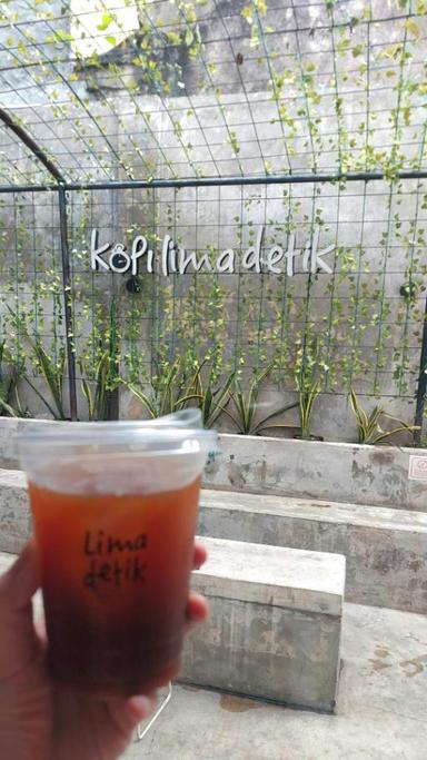 https://dgji3nicqfspr.cloudfront.net/TEBET/Coffee_Shop/Kopi_Lima_Detik__Tebet/Reviews/thumbnail/uploadsuploads-thumb_1714351748449.jpg