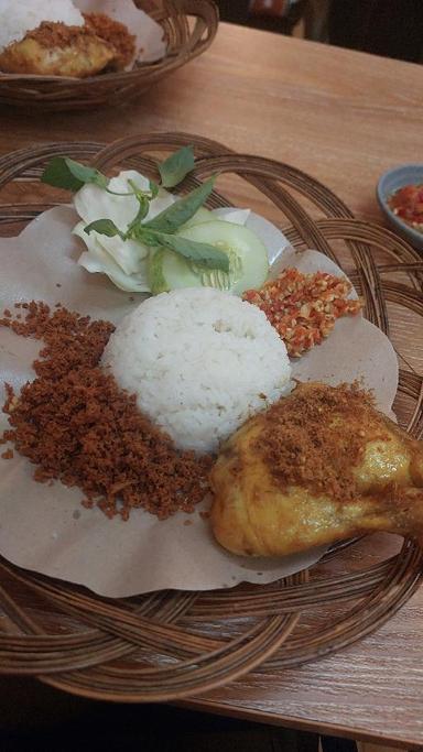 https://dgji3nicqfspr.cloudfront.net/TEBET/Restaurant/Ayam_Cap_Nikmat_Tebet/Reviews/thumbnail/uploadsuploads-thumb_1714352431124.jpg