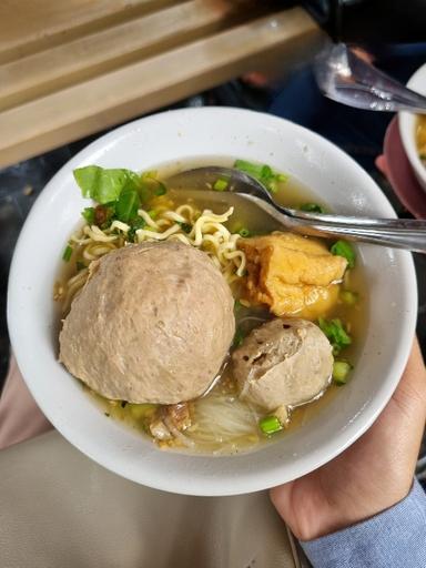 https://dgji3nicqfspr.cloudfront.net/TEBET/Restaurant/Bakso_Gondrong/Reviews/thumbnail/IMG_Review_1709457418332_compressed6572176814179232862_1709457425528.jpg