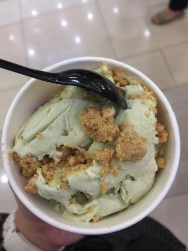 https://dgji3nicqfspr.cloudfront.net/TEBET/Restaurant/Cold_Stone_Creamery/Reviews/thumbnail/file-17D385196237CC9E-thumb_1716862227360.jpg