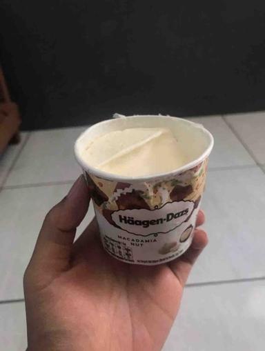 https://dgji3nicqfspr.cloudfront.net/TEBET/Restaurant/Häagen-Dazs/Reviews/thumbnail/file_1702182556195.jpg