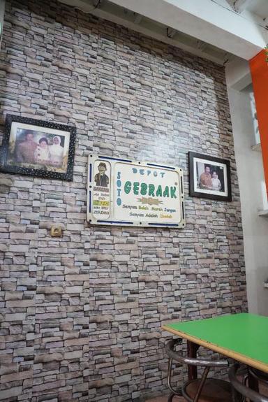 https://dgji3nicqfspr.cloudfront.net/TEBET/Restaurant/Soto_Gebrak_Cak_Anton/Reviews/thumbnail/file-17D2B36BF7EBF7CC-thumb_1716631684799.jpg