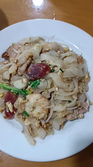 https://dgji3nicqfspr.cloudfront.net/TEGALSARI/Chinese_Restaurant/Apeng_Kwetiau_Medan__Kedung_Doro/Reviews/22VID_Review_17183714111675389601056111856031-17D8E1B56A4C8A23_171837142753222_1718371428746.jpg