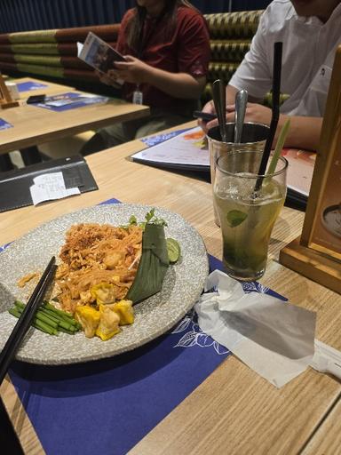 https://dgji3nicqfspr.cloudfront.net/TEGALSARI/Restaurant/Thai_Street__Tunjungan_Plaza_6/Reviews/thumbnail/IMG_Review_1713337278699_compressed4632170679304576054_1713337280108.jpg