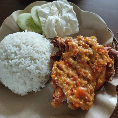 AYAM GEPUK PAK GEMBUS - BANDAR BUAT