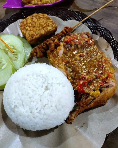 AYAM GEPUK PAK GEMBUS - PETA SELATAN