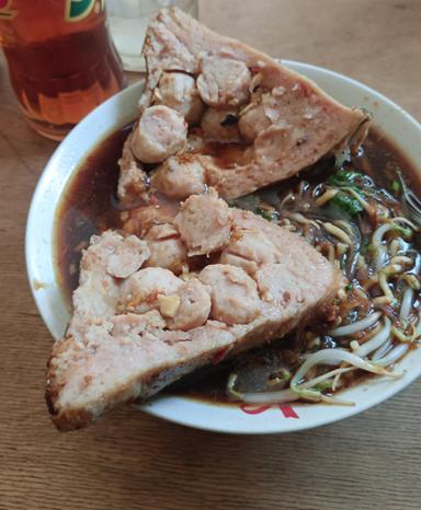 BAKSO & MIE AYAM PENGKOLAN MAS ARI WONOGIRI