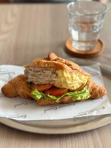 CROISSANT CRUNCH - PATAL SENAYAN