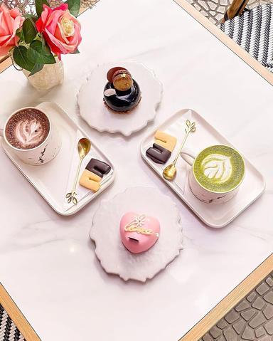 EXQUISE PATISSERIE - MENTENG