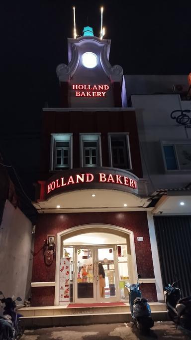 HOLLAND BAKERY - RADIO DALAM