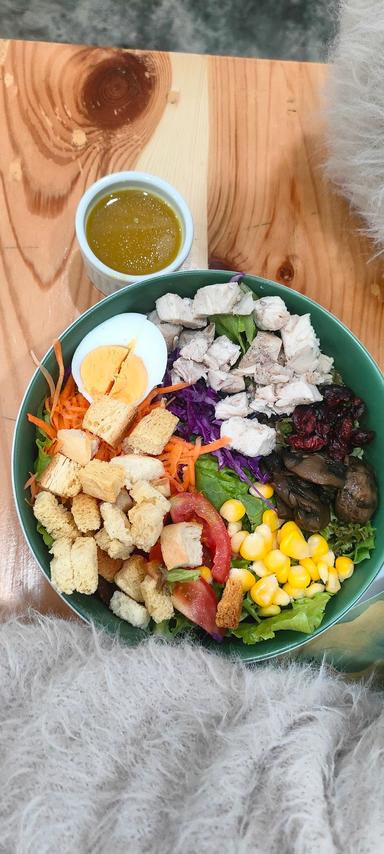 FIT FUEL SALAD & SMOOTHIE BAR