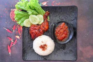 AYAM BAKAR MADU & GORENG KREMES MAMA IRA