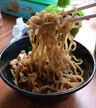 BAKMI KARET MANGGA BESAR